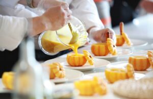 Hledáte práci či brigády v gastronomii? Poradíme vám, co potřebujete