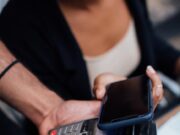 Víte, jak můžete platit mobilem s pomocí Apple Pay a Google Pay?